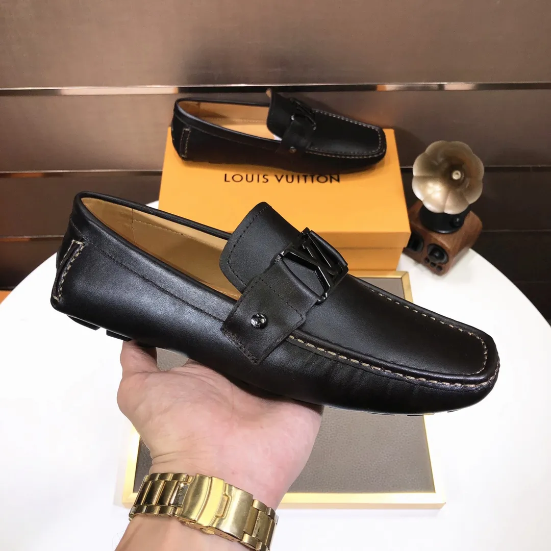 Men's men's shoes 💰420💰 [LV Doudou shoes] (water-dyed cowhide lining) new model is on the market, available on the official website. The new Doudou shoes are processed into single-color materials, and the uppers are made of imported cowhide material. The body of the shoe is fully hemmed with mark thread, and is lined with imported original cowhide leather. The elegant shoe shape is super suitable for all-matching, and the size is 38-44.